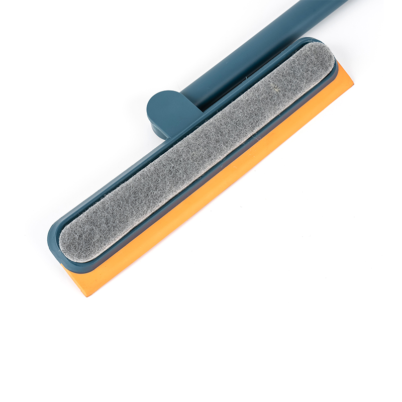 Stěrka s dlouhou rukojetí pro čištění koupelen, oken a podlah