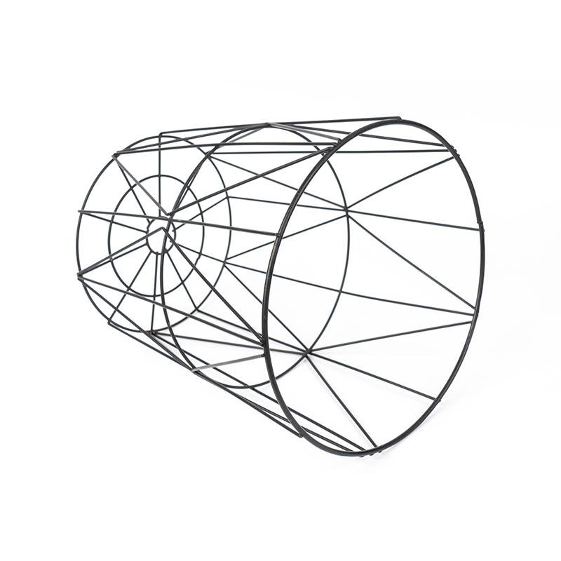 Černý kulatý odpadkový koš z drátěného pletiva do kanceláře a ložnice