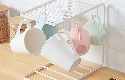 Jak vybrat kovový stojan na kuchyňské hrnky