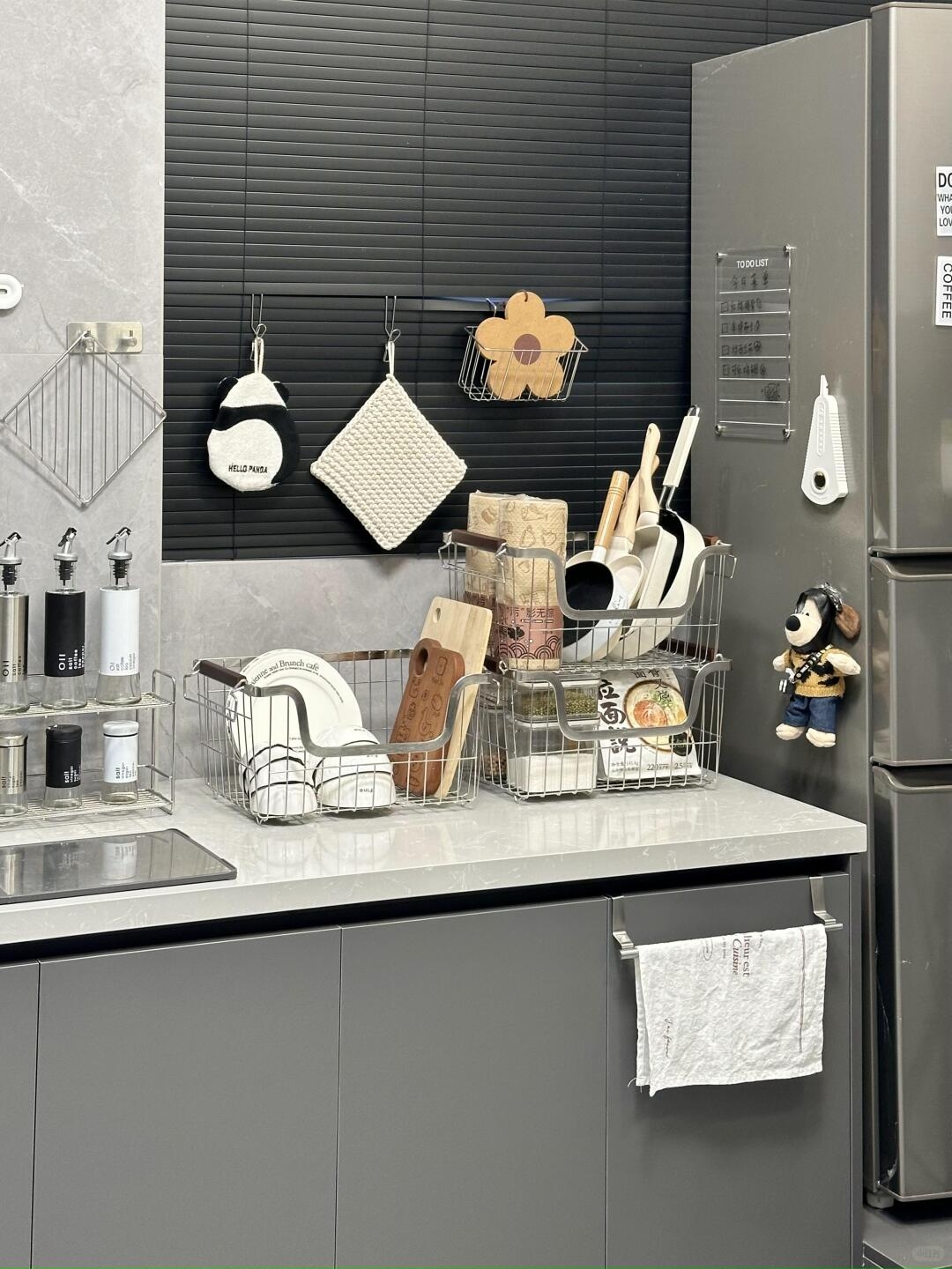 Nezbytnost pro malé byty! Jak vybrat nástěnnou kovovou polici, která je nosná a odolná?